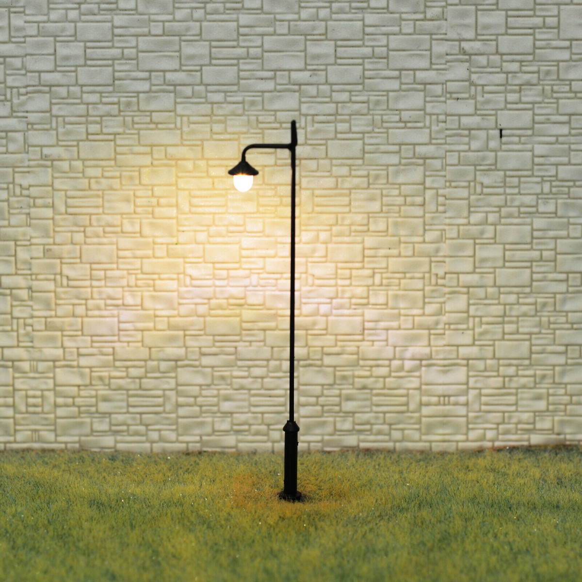 2 x HO scale Lamppost cold LED Street Light no hot/melt Long life Lamp #1713